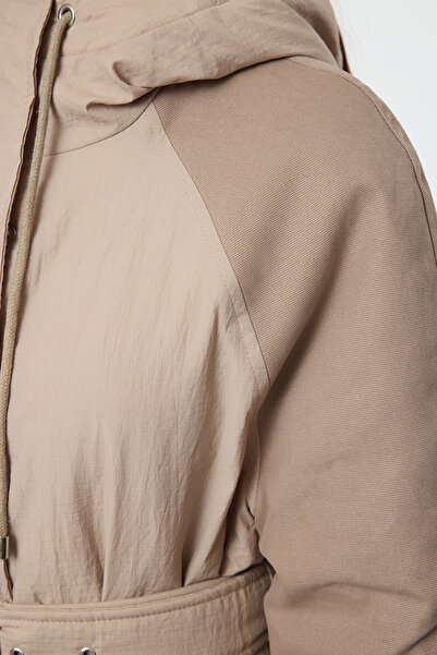 Trendyol Collection Oversize Mink Parka Coat - s páskem a kapucí, Twoaw25Mo00097