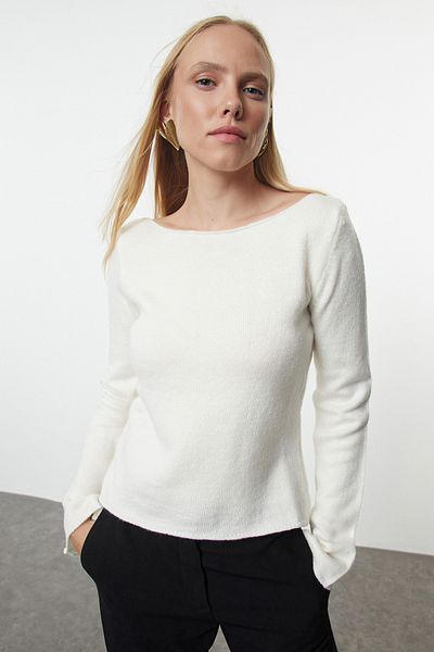 Trendyol Collection Weich strukturierter Ecru Strickpullover - Schal TWOAW25KZ00075