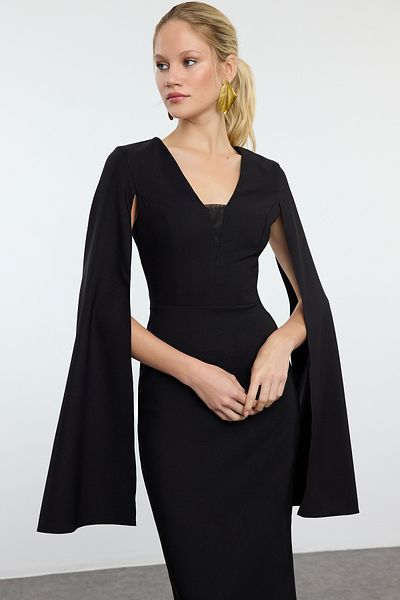 Trendyol Collection Černé tkané stylové midi večerní šaty s výstřihem do V Tpraw25El00049