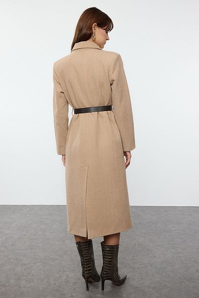 Trendyol Collection Dlouhý norkový kabát s měkkou texturou – s páskem a detailem prošívání Twoaw25kb00094