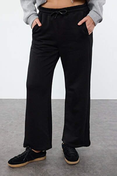 Trendyol Collection Μαύρο παντελόνι φόρμας με φαρδιά πόδια και λεπτομέρειες από ρίγα, ψηλόμεσο, TWOAW25EA00024.
