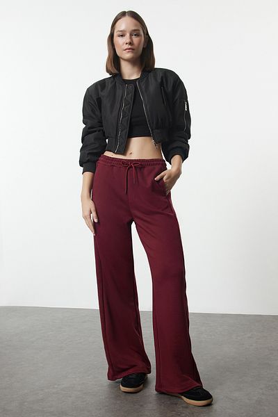 Trendyol Collection Hoch taillierte, weinrote Jogginghose mit weitem Bein und Streifendetail - Twoaw25ea00024
