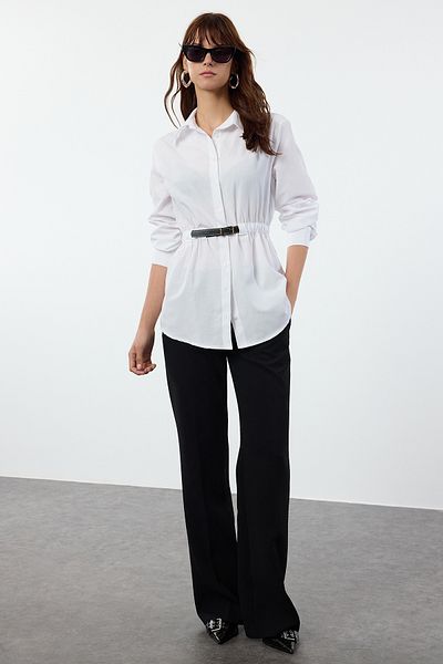 Trendyol Collection Bílá košile s tkaným detailem - pásek, Regular Fit Twoaw25Go00074