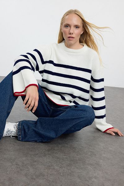 Trendyol Collection Wide Fit Ecru pruhovaný měkký pletený svetr - Twoaw25Kz00256