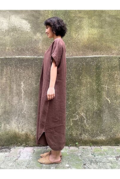 soBasic Рокля от 100% лен с дебело деколте, нисък ръкав и плисирани цепки - Кафява