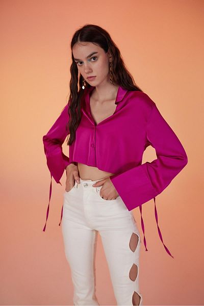 HOLLY LOLLY Special Textured Satin Crop Silky Shirt Pink