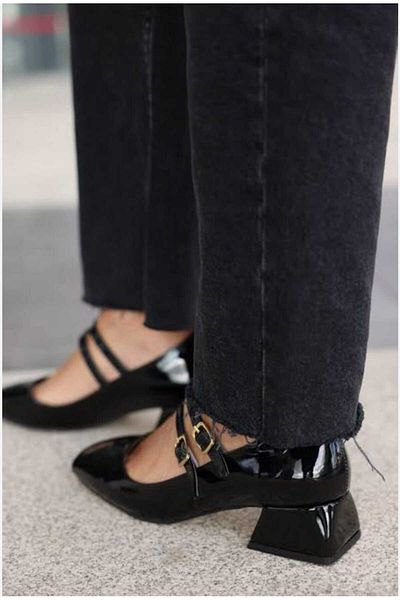Divax Cersei Black Patent Leather Closed Back Double Buckle Short Thick Heeled Shoes