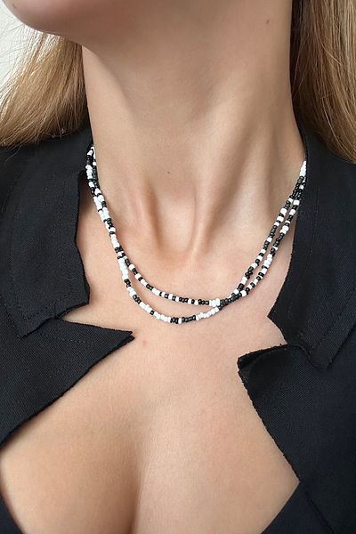 New Obsessions Μαύρο και άσπρο κολιέ με χάντρες διπλής σειράς