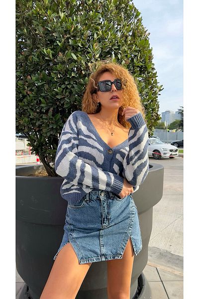 Les Séduisantes c.a. Cardigan din tricot dublu colorat cu model