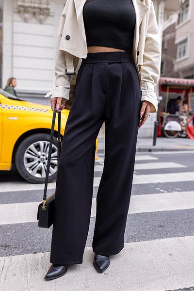 Askı Nişantaşı Schwarze Palazzo-Hose mit Klettverschluss in der Taille und Klemmnähten