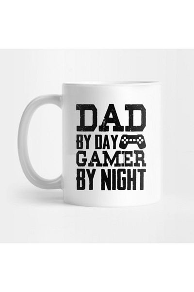 TatFast كوب Dad By Day Gamer By Night، هدية، مهر، عرض