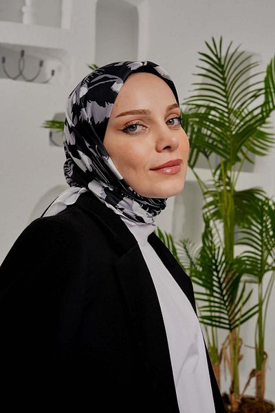 AFVENTE Black and White Soft Cotton - Leaf Patterned Scarf