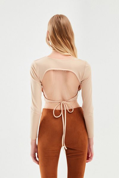 Quzu Cut Out Chain Crop Μπλούζα Μπεζ