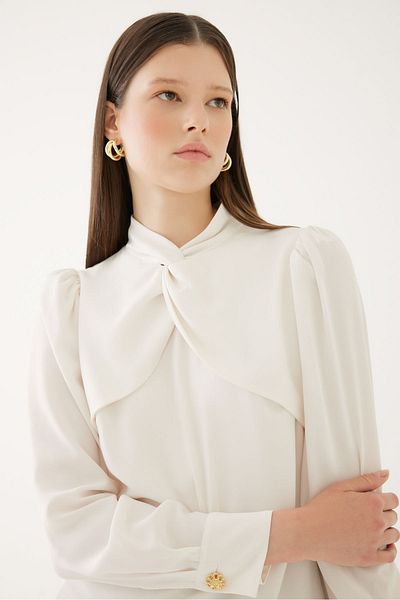 Exquise Knot Detailed Blouse