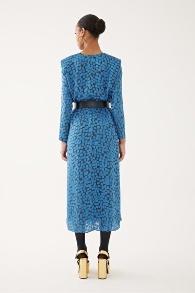 Exquise Γυαλιστερό φόρεμα με λαιμόκοψη V με ζώνη