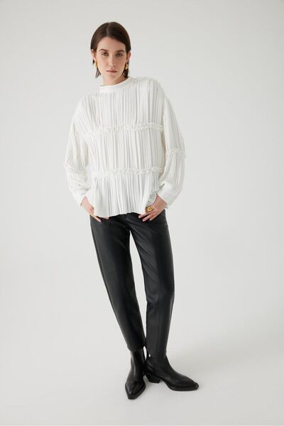 Exquise Pleated Detailed Blouse