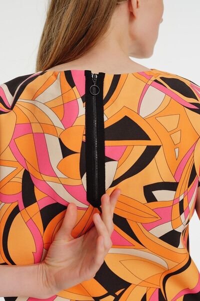 Exquise Μπλούζα με χαμηλά μανίκια με σχέδιο λαιμόκοψης