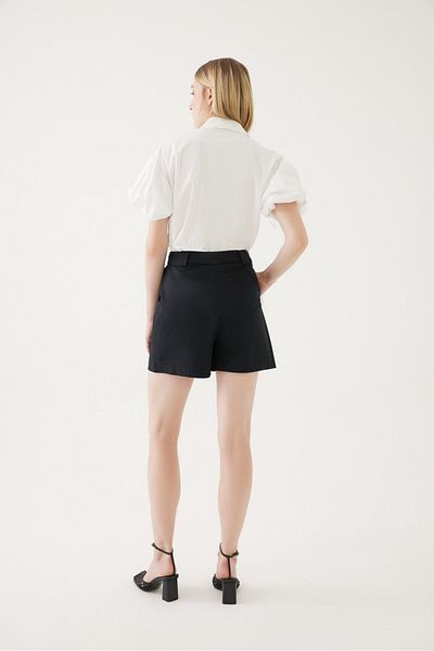 Exquise Pantaloni scurți clasici negre