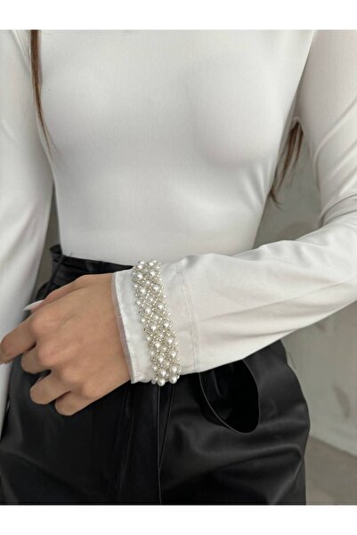 BİKELİFE Γυναικεία μπλούζα με λεπτομέρεια με χάντρες σε λευκό ζιβάγκο