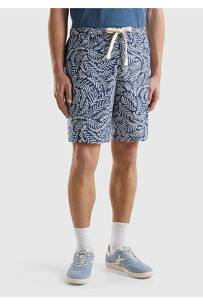 United Colors of Benetton Pantaloni scurți pentru bărbați din bumbac elastic cu model bleumarin-crem - cu buzunare plasate