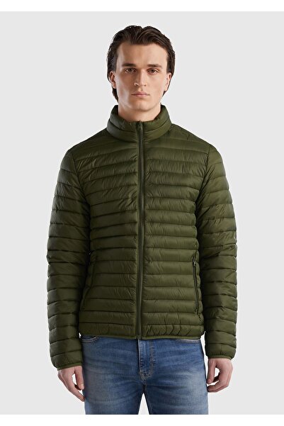 United Colors of Benetton معطف منتفخ باللون الأخضر الداكن للرجال