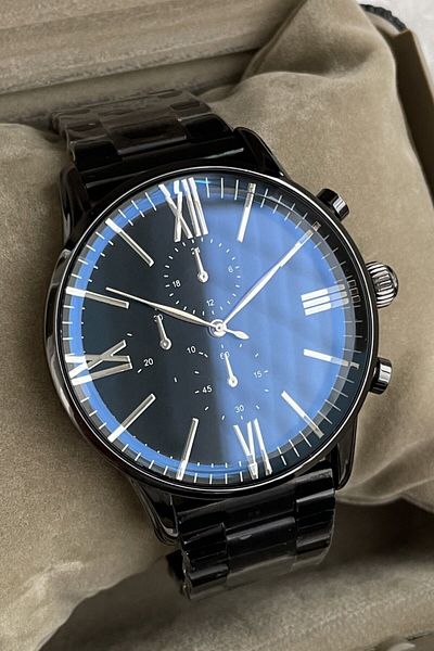 Leerybee Complete Your Style with Black Color Dazzling Men's Wristwatches!
