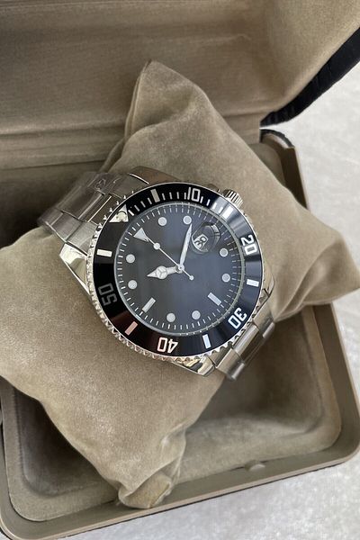 Leerybee Lightness and Elegance Together: Steel Wristwatches