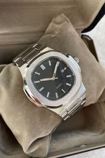 Leerybee Immortal Every Moment with Eye-Catching Unisex Wristwatches