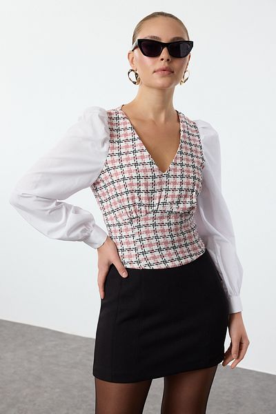 Trendyol Collection Kurze Bluse aus Tweed-Gewebe mit getrockneten Rosen - TWOAW23BZ00521