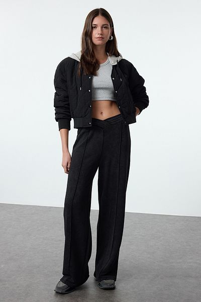 Trendyol Collection Schwarze gestrickte Jogginghose mit dickem Bein- und Taillendetail - TWOAW24EA00036