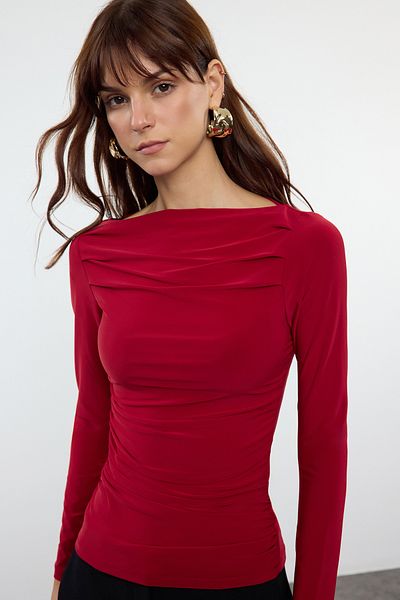 Trendyol Collection Bluză tricotată burgundă cu drapaj elastic - gât barcă, potrivire pe corp TWOAW25BZ00109