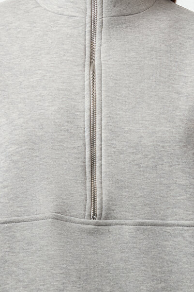 Trendyol Collection Oversize fleece šedá pletená mikina – poloviční zip, silná vnitřní strana Twoaw24sw00416