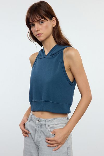 Trendyol Collection Hanorac tricotat crop cu glugă Indigo - Detaliu bolero, croială obișnuită TWOAW25SW00103