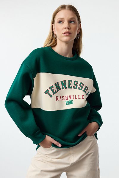 Trendyol Collection Zelená oversize fleecová mikina - Slogan Print, silná vnitřní TWOAW25sw00138