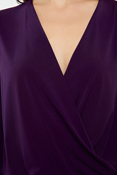 Trendyol Collection Elastyczna ciemnofioletowa dopasowana bluzka dzianinowa - dwurzędowy kołnierzyk Twoaw20bz0810