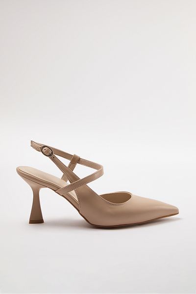 TRENDYOL SHOES Beigefarbene Damenschuhe mit Knöchelriemen und dünnem Absatz TAKAW25TO00004