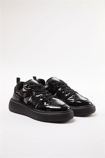 TRENDYOL SHOES Жіночі кросівки на товстій підошві з чорним металіком на шнурівці TAKAW25SN00003