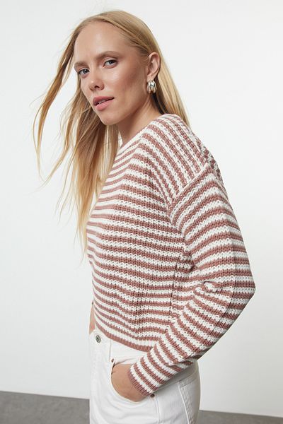 Trendyol Collection Pulover crop cu dungi Dusty Rose Knitwear - TWOAW23KZ00412
