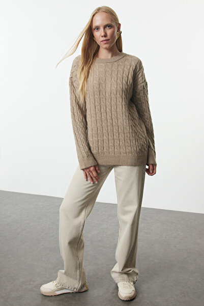 Trendyol Collection Norek více udržitelný – svetr z měkkého úpletu, model pro pár Twoaw25Kz00334