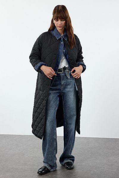 Trendyol Collection TWOAW25MO00246 Czarna kurtka o regularnym kroju