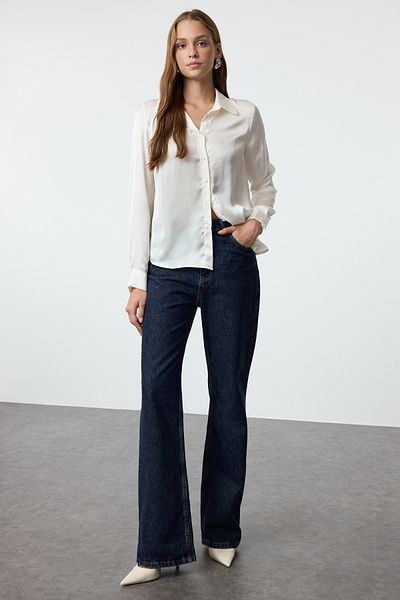 Trendyol Collection Szatén szőtt fehér ing - normál szabású TWOAW25GO00100