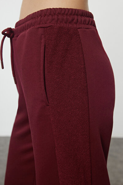 Trendyol Collection Βουργουνδία ρίγα Λεπτομερής φαρδιά πόδι/φαρδύ πόδι ψηλόμεσο πλεκτό παντελόνι TWOAW25EA00024