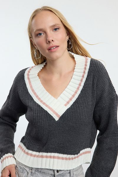Trendyol Collection V-Neck Anthracite Knitwear Crop Sweater - TWOAW22KZ1492