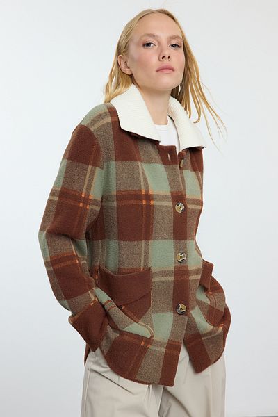 Trendyol Collection Премиум кафява карирана трикотажна жилетка - визия на палто Twoaw25Hi00023