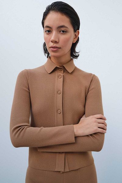 Mısırlı Cardigan de damă din tricotaje de culoare cămilă - guler cămașă, slim fit
