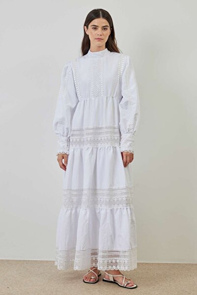 Hooopstore Φόρεμα με λευκή δαντέλα με λεπτομέρειες