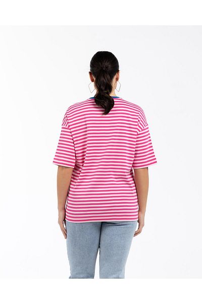 LUOKK Plus Size T-Shirt - Mila Oversize Pink Line Model