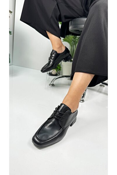 Nstil Жіночі чорні лофери на підборах з шнурівкою, деталями швів і круглим носком 1500