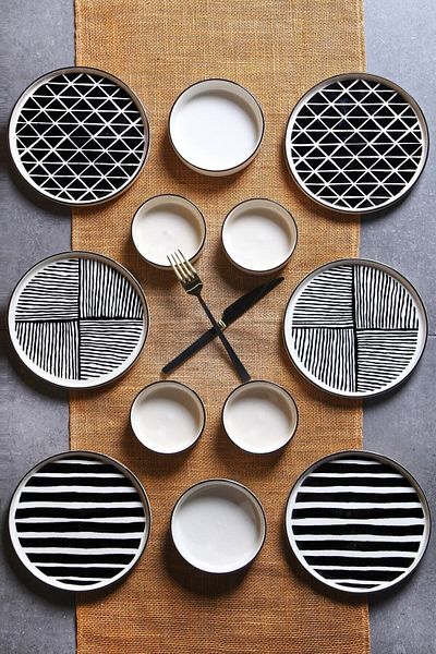 WuuQ 12 Piece Black and White Breakfast Set for 6 People - Luxury Breakfast Presentation Plate Set