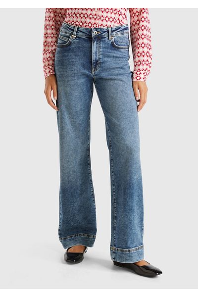United Colors of Benetton Women's cotton blend wide denim pants with logo label on the back